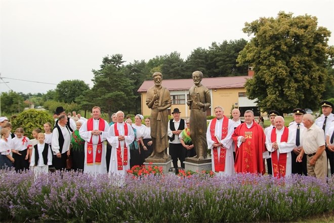 Trg Sv. Petra i Pavla u Mačkovcu dobio svoje zaštitnike